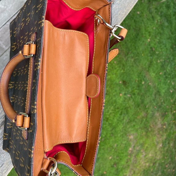 Dooney and Bourke convertible Satchel and wristlet - Picture 5 of 12